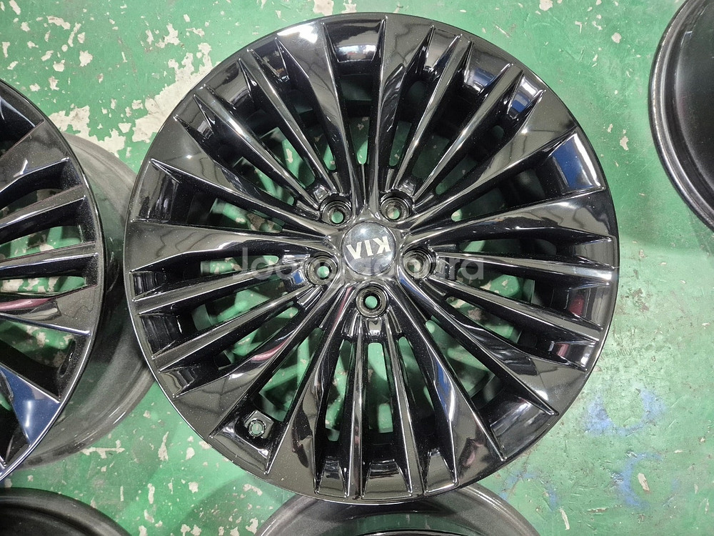 19인치 올뉴K7 유광블랙 순정휠 한대분 판매합니다--5