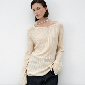 [아틀리에나인] 언발 넥 울 니트 스웨터