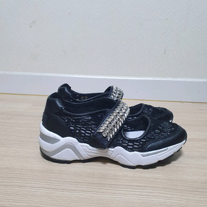 슈콤마보니 메쉬 스니커즈 255