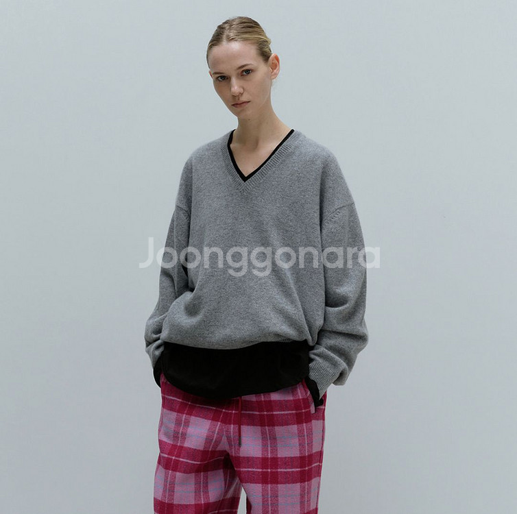 [문달] 딥 브이넥 니트 그레이--2