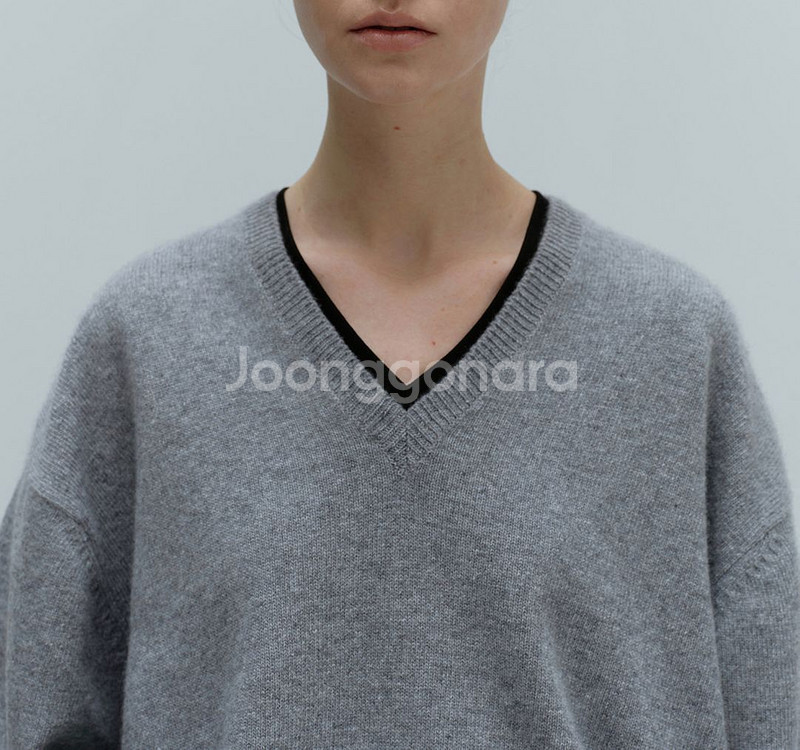 [문달] 딥 브이넥 니트 그레이--1