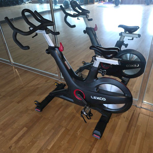 렉스코 스피닝자전거 LC7 실내자전거