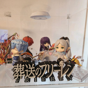 장송의 프리렌 로고 스탠드 명패 디스플레이 팝니다