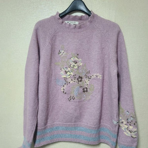 써스데이아일랜드 플라워 풀오버 니트