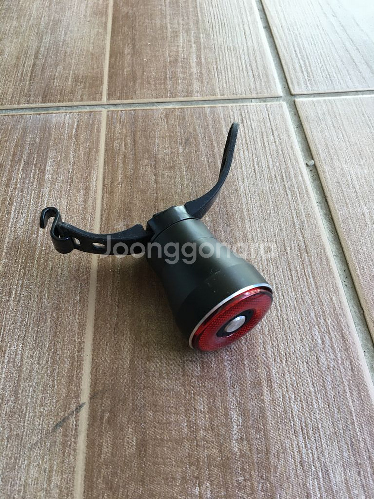 자전거용 전조등. 라이트. 후미등. 백라이트. 각 5천원~1만원 사이.--2