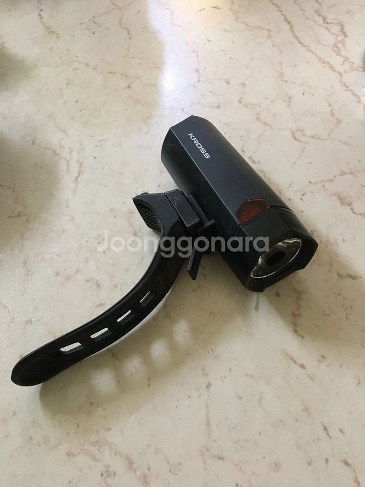 자전거용 전조등. 라이트. 후미등. 백라이트. 각 5천원~1만원 사이.--5