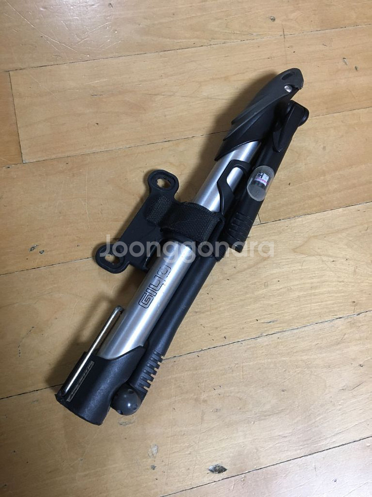 자전거용. 휴대용 CO2펌프. 휴대펌프. 각 5천원~1만원 사이.--1