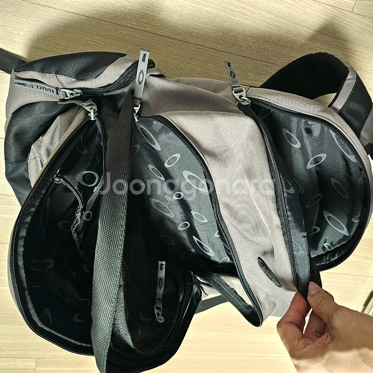 오클리 재팬 백팩 가방 다크그레이 2회착--3