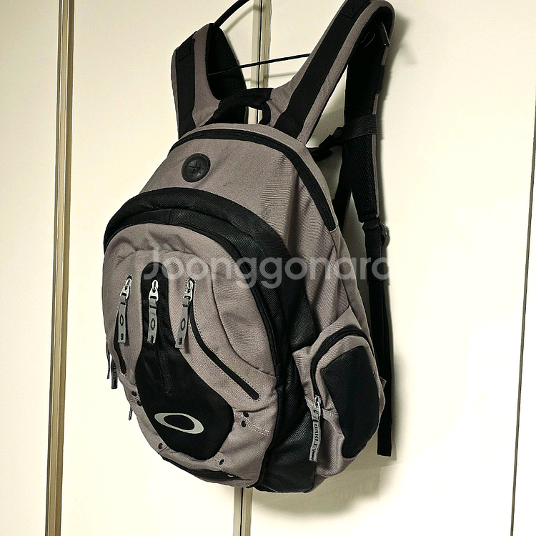 오클리 재팬 백팩 가방 다크그레이 2회착--1