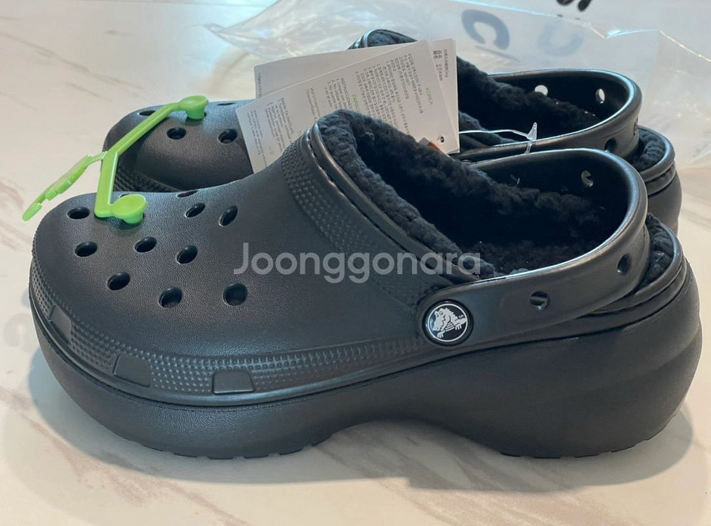 크록스 클래식 플랫폼 퍼 클로그 샌들 240(w7)--0