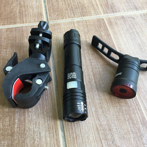 충전식 전조등+후미등 세트. 세트당 3만원.