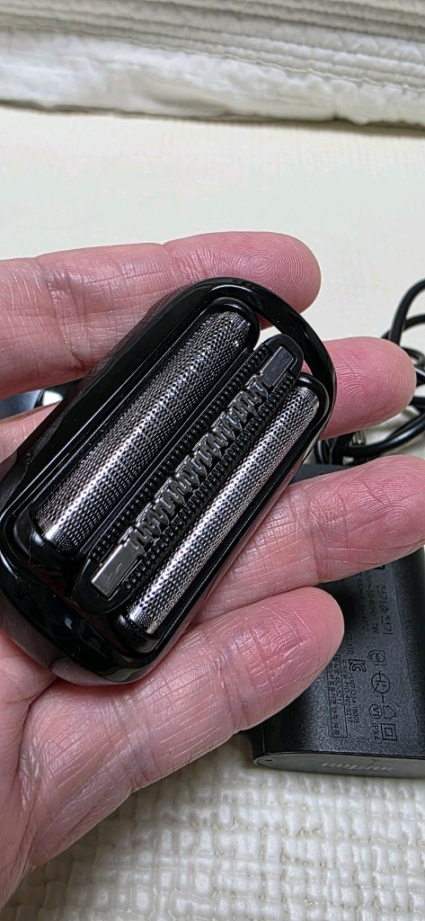 브라운 전기면도기 6--4