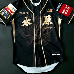 KT 위즈 x 뉴발란스 2025 어센틱 정조대왕 블랙 유니폼