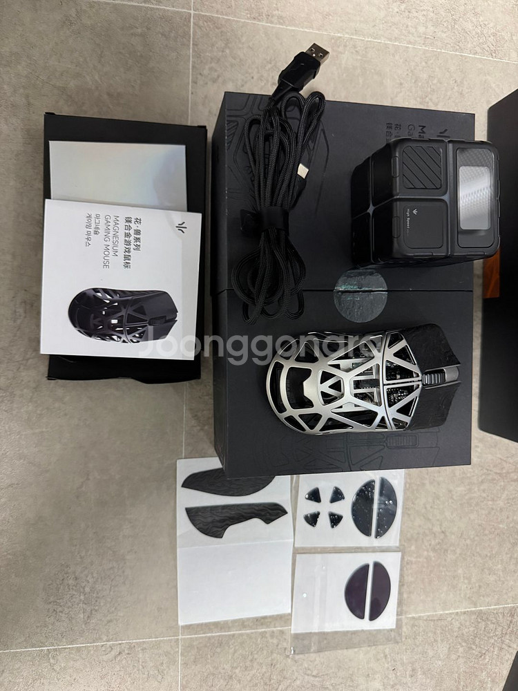 WLMouse Beast X 초경량 39g (짐승마우스) 4k 실버 판매합니다 (기본 미디엄 사이즈).--0