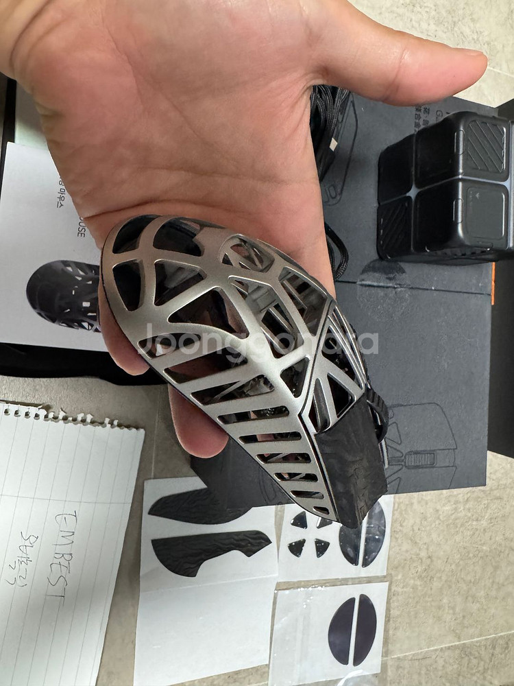 WLMouse Beast X 초경량 39g (짐승마우스) 4k 실버 판매합니다 (기본 미디엄 사이즈).--1