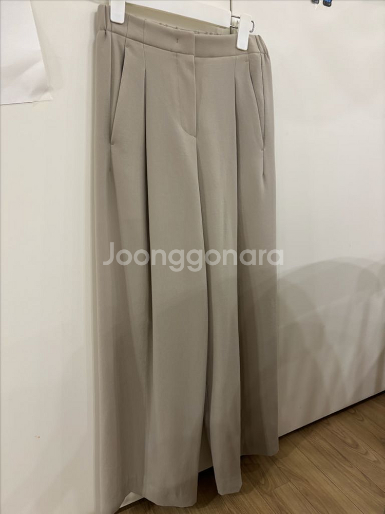 더캐시미어 핀턱 와이드 팬츠 그레이지 61사이즈--2