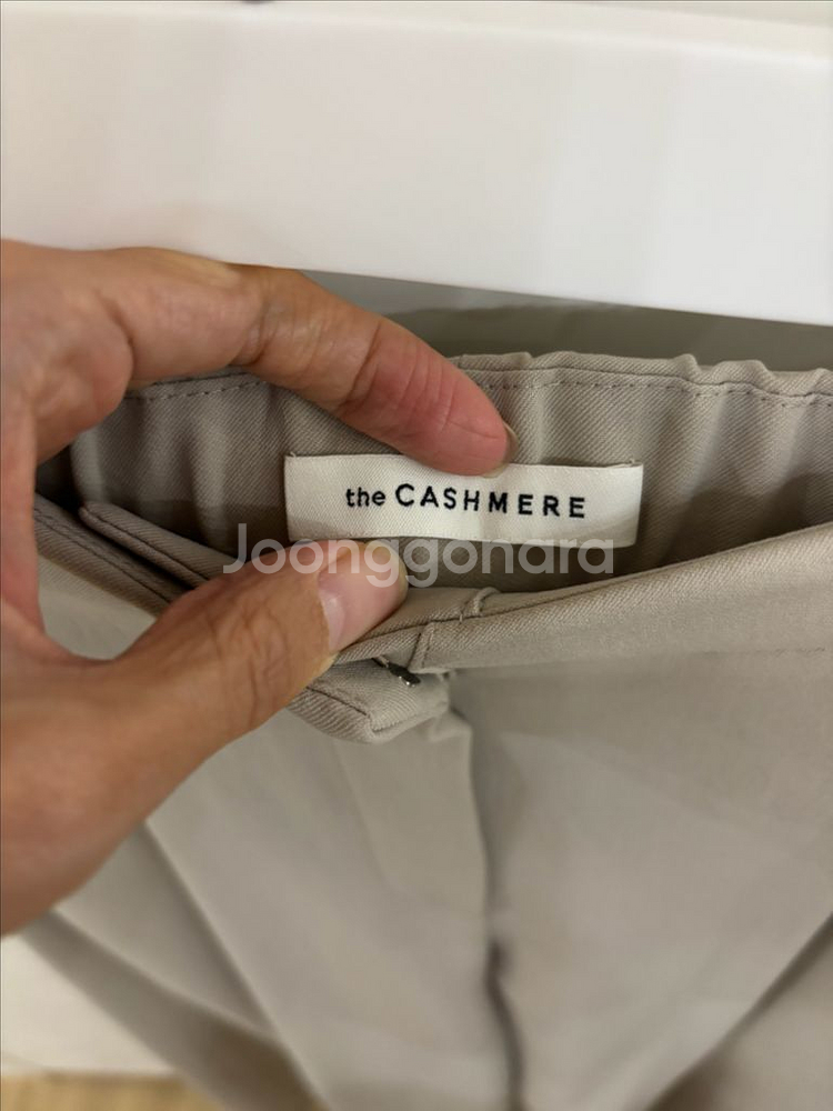 더캐시미어 핀턱 와이드 팬츠 그레이지 61사이즈--1