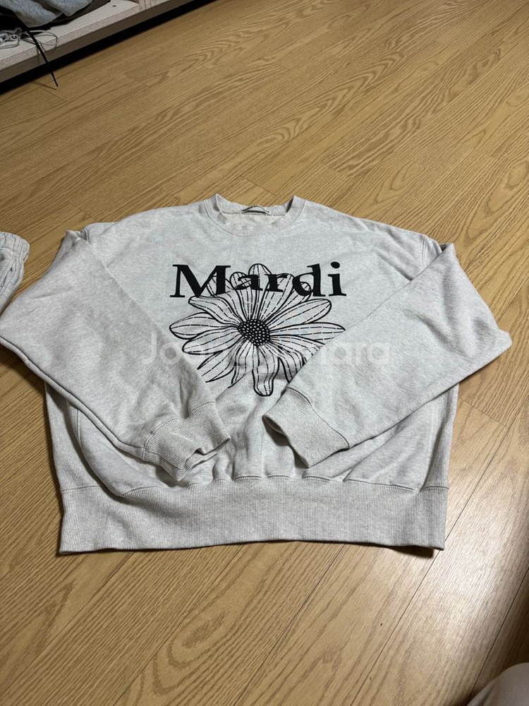 마르디 메크르디 맨투맨 트레이닝 세트--0