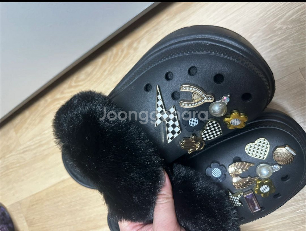 크록스 정품 지비츠 포함 판매합니다--1