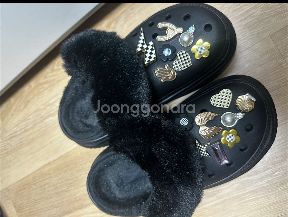 크록스 정품 지비츠 포함 판매합니다--0