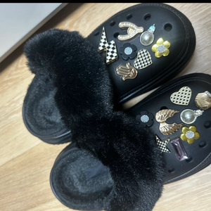 크록스 정품 지비츠 포함 판매합니다