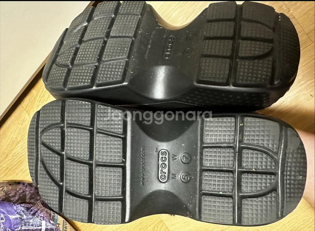 크록스 정품 지비츠 포함 판매합니다--3