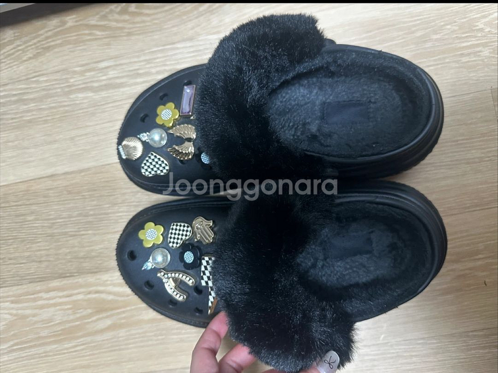 크록스 정품 지비츠 포함 판매합니다--2