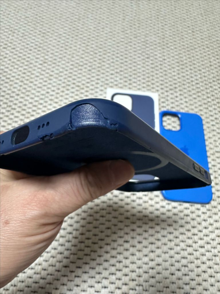 아이폰12프로 실리콘 네이비 파랑 정품 맥세이프 케이스 팝니다--2