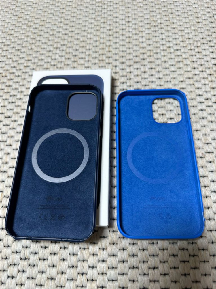 아이폰12프로 실리콘 네이비 파랑 정품 맥세이프 케이스 팝니다--1