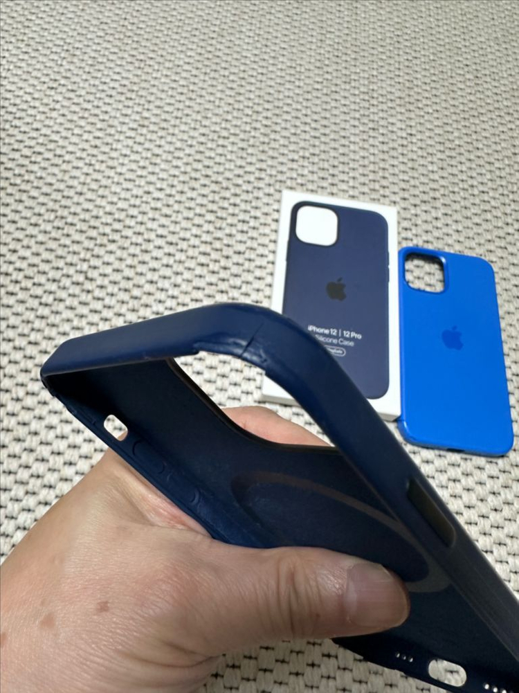 아이폰12프로 실리콘 네이비 파랑 정품 맥세이프 케이스 팝니다--5