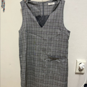 체크 브이넥 원피스