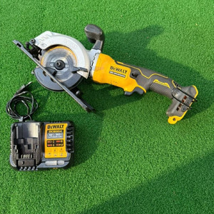 디월트 무선 원형톱 세트