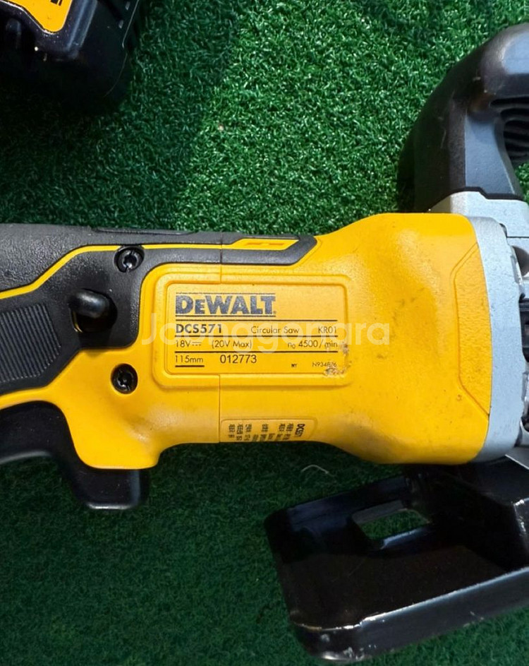 디월트 무선 원형톱 세트--1