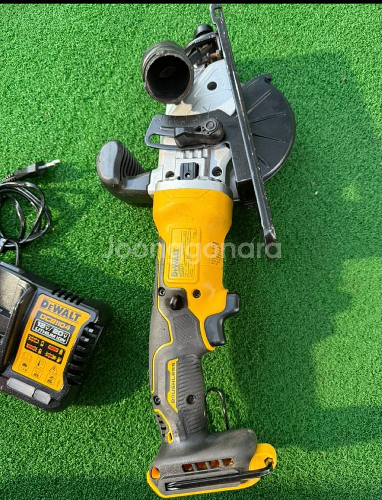 디월트 무선 원형톱 세트--2