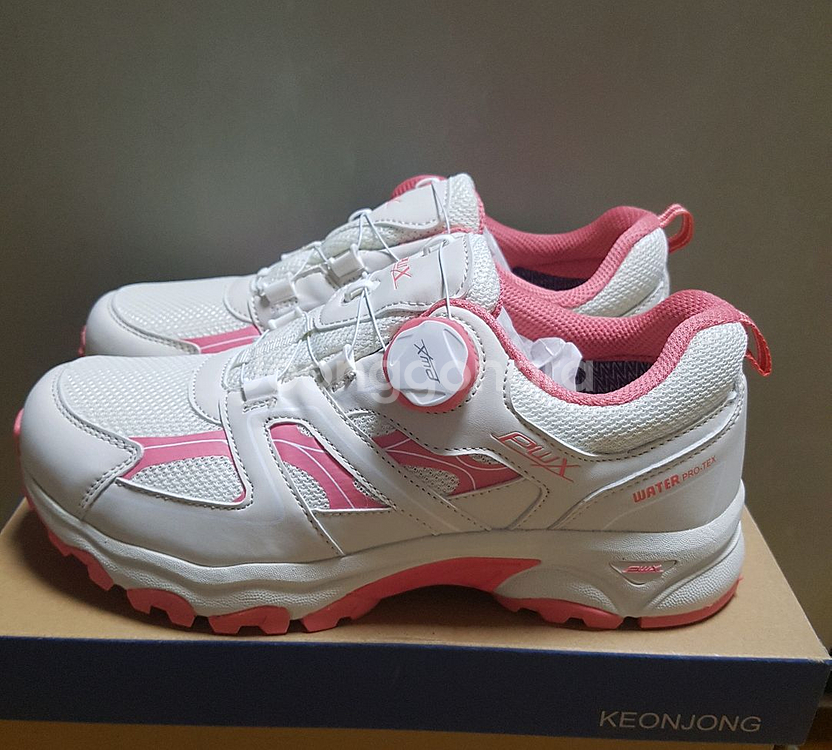 (새상품)방수 등산화 다이얼 트레킹화 245 프로월드컵--0