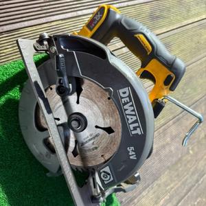 디월트 DCS575 원형톱 충전 스킬