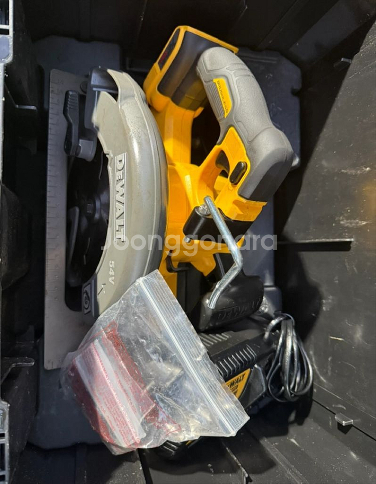디월트 DCS575 원형톱 충전 스킬--1