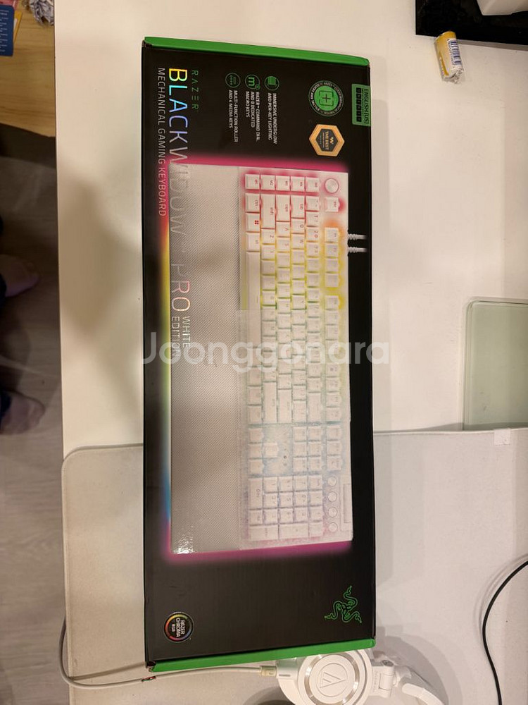 레이저 블랙위도우 v4 pro 화이트에디션--3