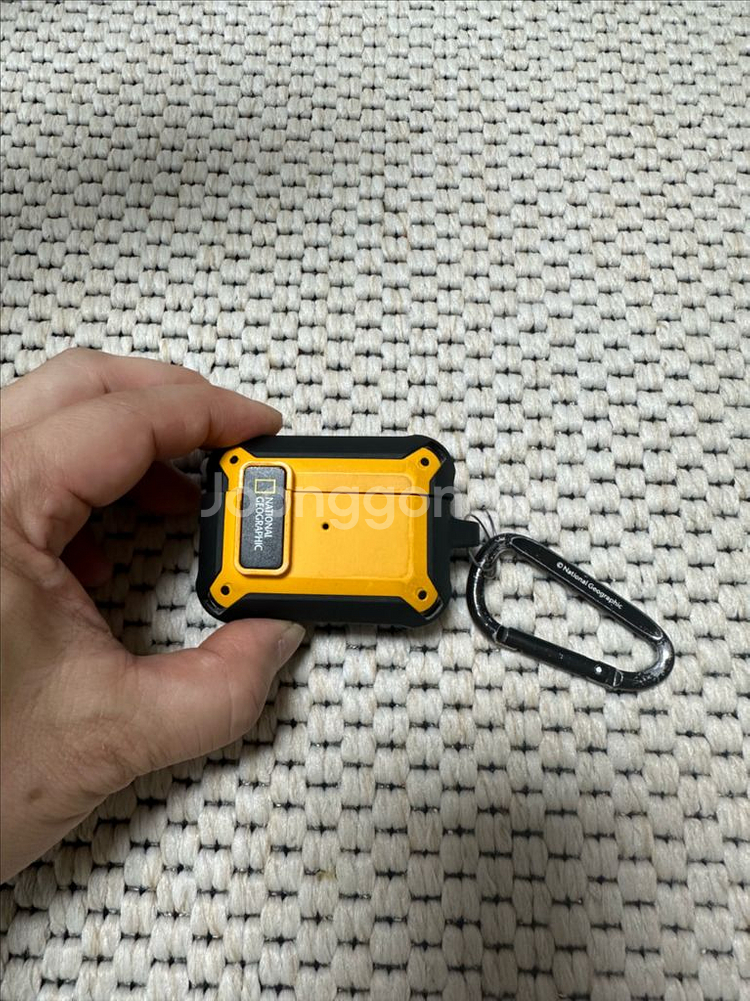 에어팟 프로1 내셔널지오그래픽 케이스팝니다--0