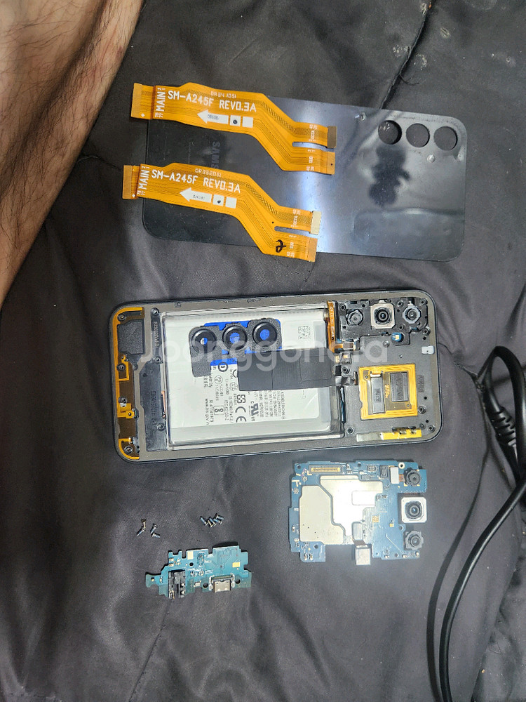 갤럭시 A24 액정포함 판매합니다 액정은 문제없습니다--0