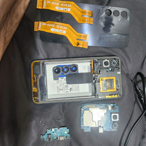 갤럭시 A24 액정포함 판매합니다 액정은 문제없습니다