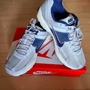 나이키 줌 보메로 5 295mm