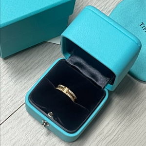 (정품) 풀박스 티파니앤코 네로우 파베 링 반지 6호 판매합니다.