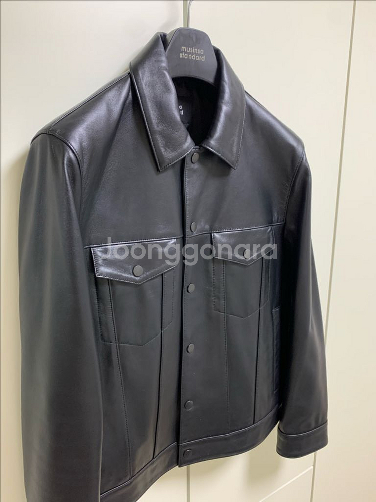 무신사 스탠다드 램스킨 트러커 재킷--10
