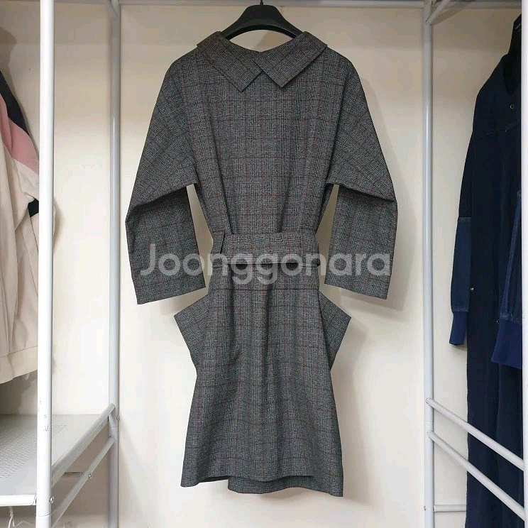 비비안웨스트우드 글렌체크 카울넥 모직 원피스--2