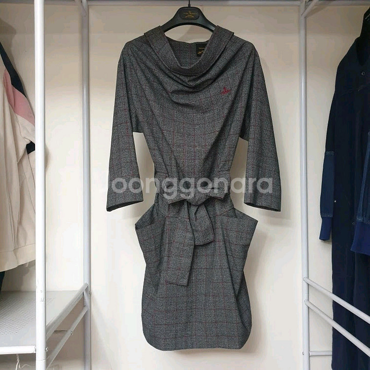 비비안웨스트우드 글렌체크 카울넥 모직 원피스--0