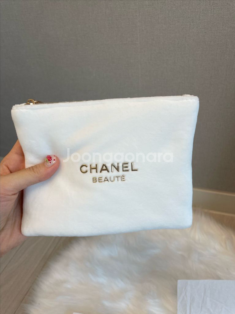 샤넬 뷰티 파우치--1