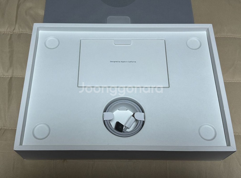 맥북에어m2 13인치 기본형 새상품급--1