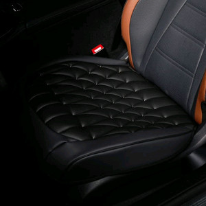IOM 누비드 볼륨업 차량용 방석 시트커버 블랙 새상품 판매합니다.