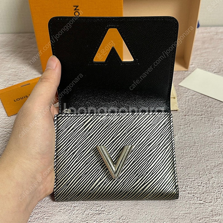 [풀구성] 루이비통 트위스트 컴팩트 월릿 반지갑--2